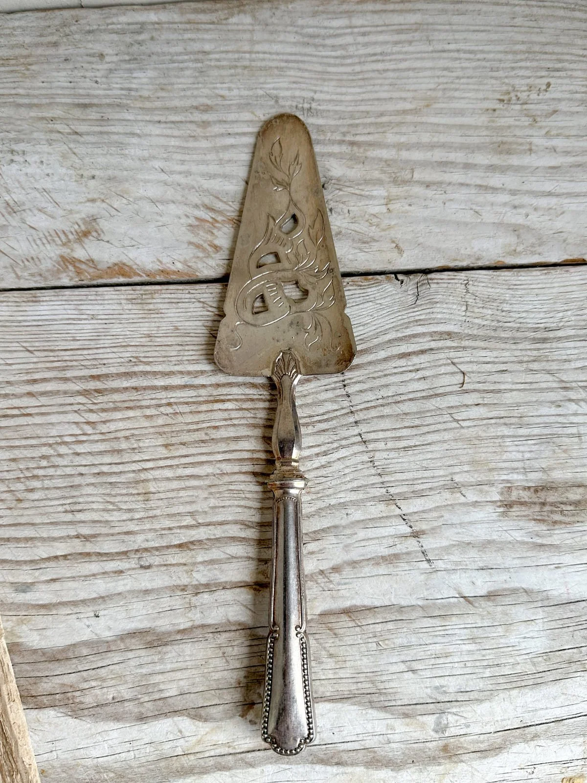 vintage-silver-pie-server-